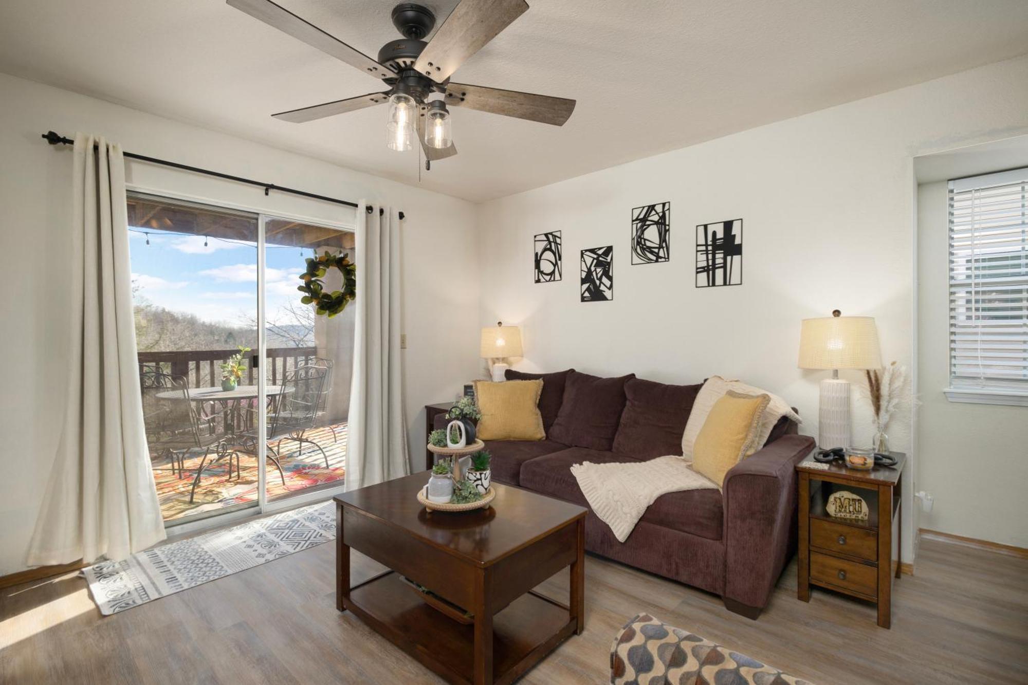 Walk-In, No Stairs Condo, Pets Welcome, 4 Mins To Silver Dollar City, 14 Mins To Ball Park Of America, Amazing Ozark Mountian Views Брэнсон Экстерьер фото