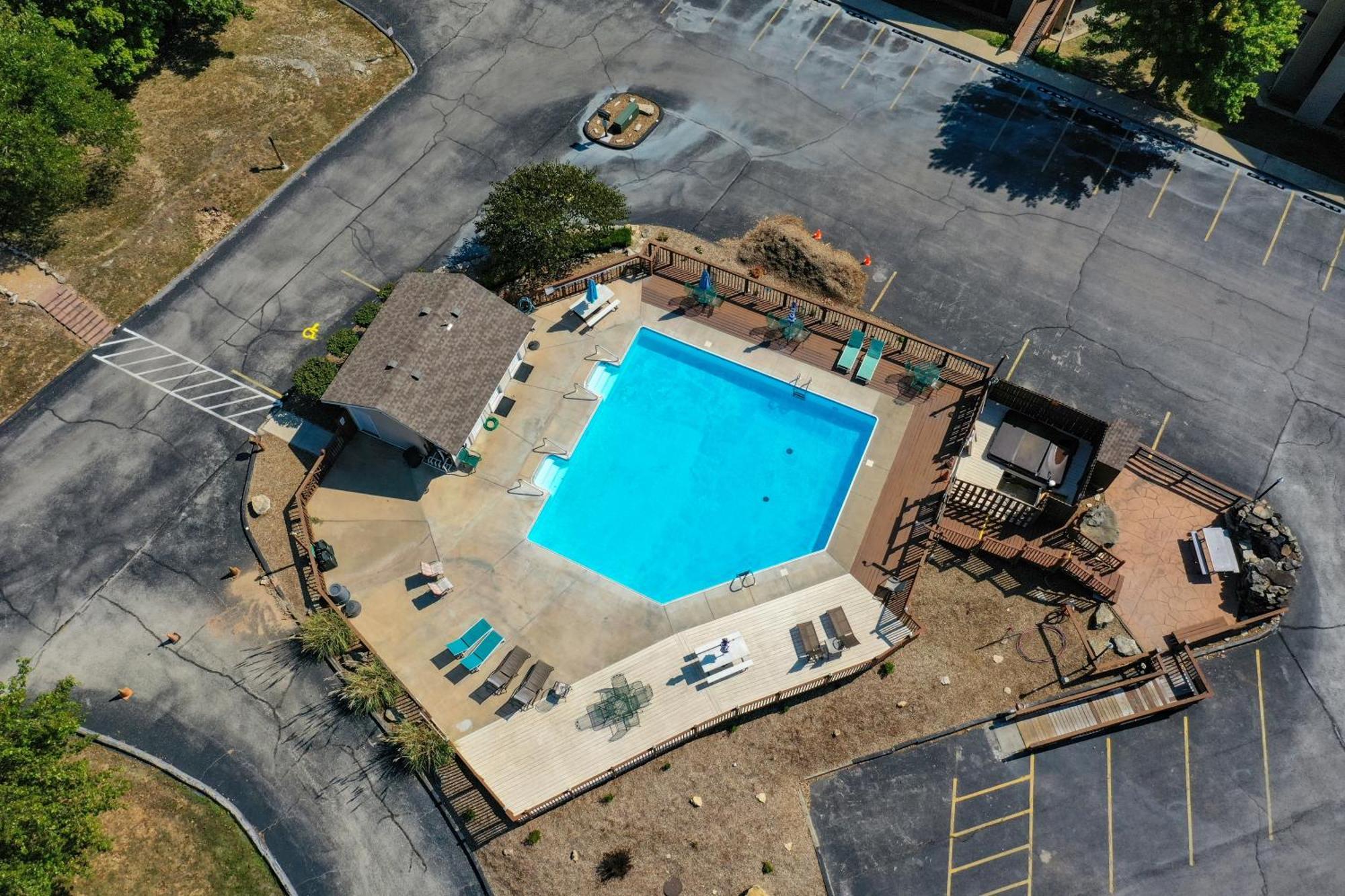 Walk-In, No Stairs Condo, Pets Welcome, 4 Mins To Silver Dollar City, 14 Mins To Ball Park Of America, Amazing Ozark Mountian Views Брэнсон Экстерьер фото